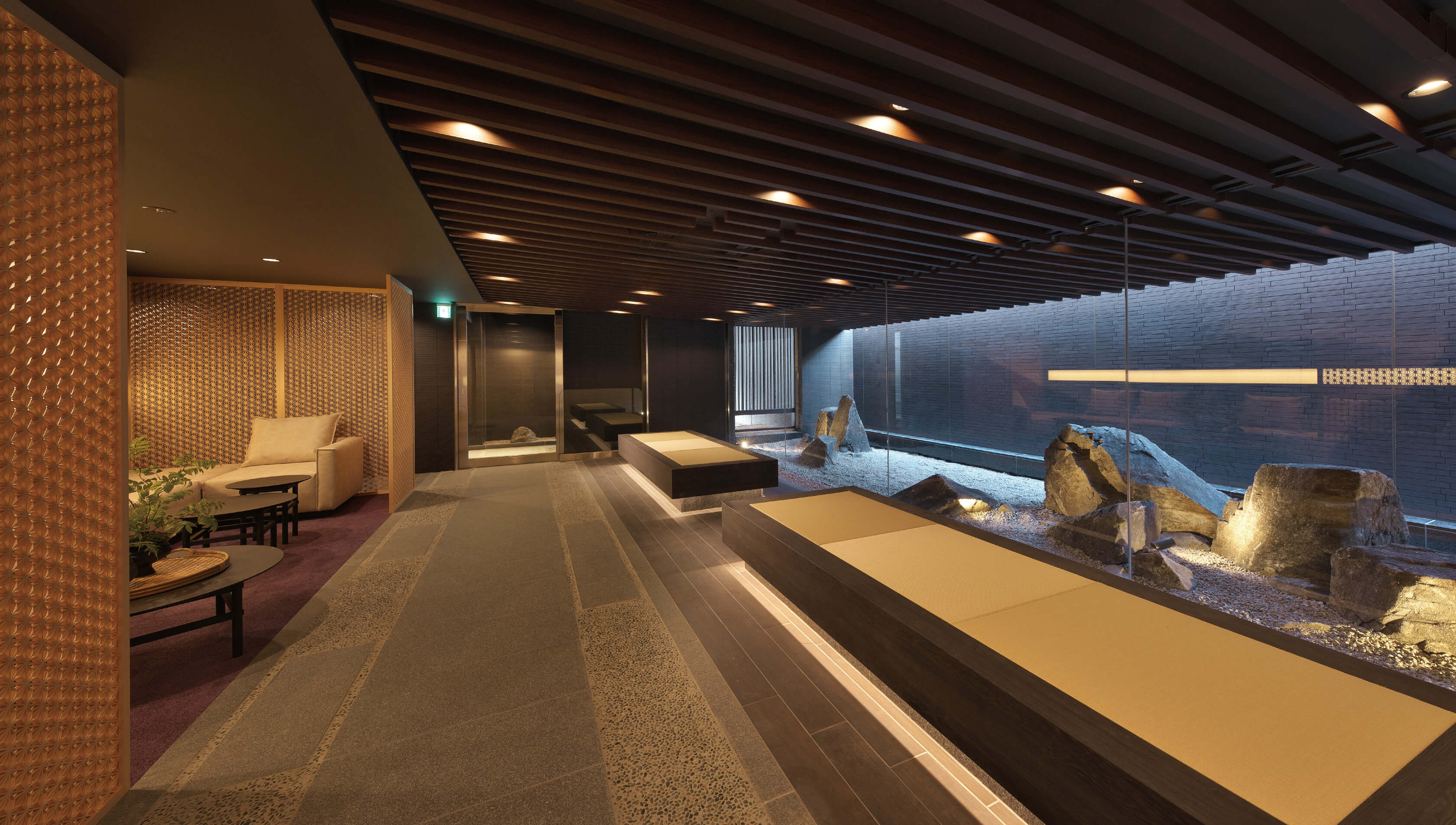 エントランスホール石庭竣工写真（2025年11月撮影）